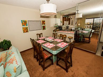 Two Bedroom Vacation Condo in Destin, Walk to Beach