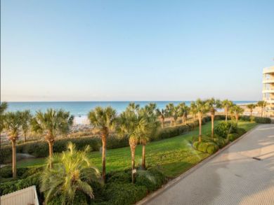 Destin Vacation Condo Sleeps Six Guests.