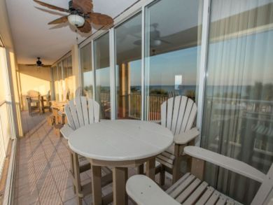 Destin Vacation Condo Sleeps Six Guests.