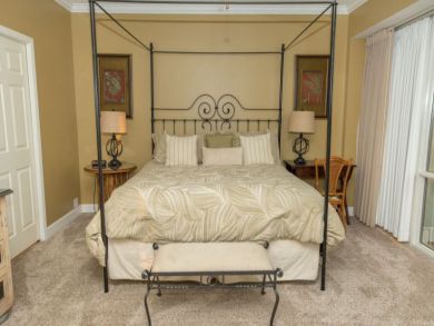 Destin Vacation Condo Sleeps Six Guests.