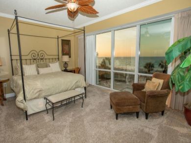 Destin Vacation Condo Sleeps Six Guests.