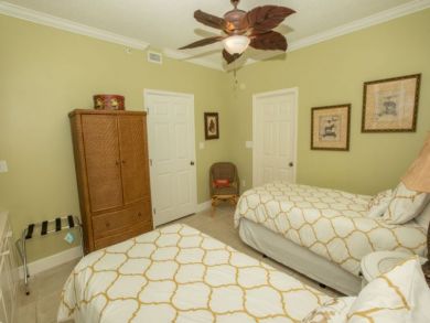 Destin Vacation Condo Sleeps Six Guests.