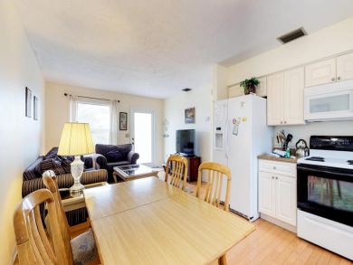 Two bedroom private pool with short walk to beach