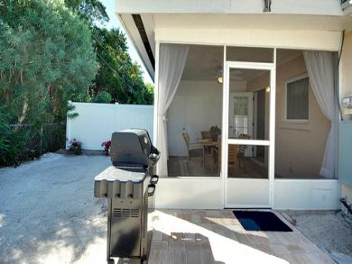 Beautiful and cozy 2 bedroom with private pool