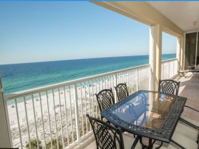 Destin Vacation Condo 3 Bedrooms Sleeps Eight Guests.