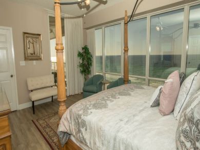 Destin Vacation Condo 3 Bedrooms Sleeps Eight Guests.