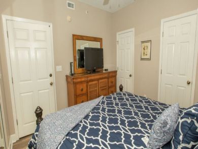 Destin Vacation Condo 3 Bedrooms Sleeps Eight Guests.
