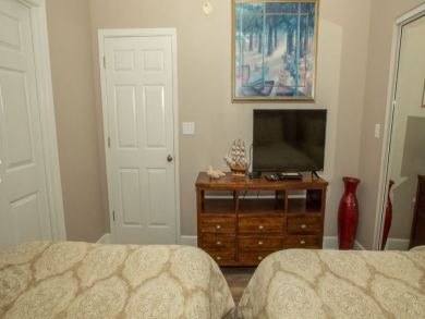 Destin Vacation Condo 3 Bedrooms Sleeps Eight Guests.