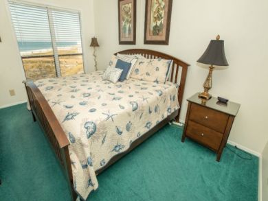 Beachfront One Bedroom Destin Vacation Condo Sleeps 4 Guests