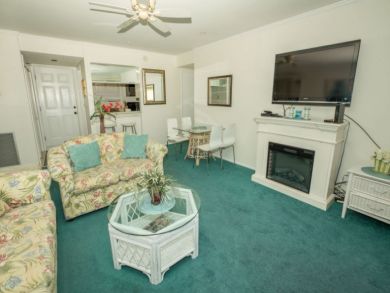 Beachfront One Bedroom Destin Vacation Condo Sleeps 4 Guests
