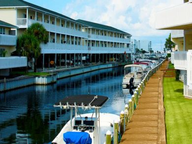 Beachfront One Bedroom Destin Vacation Condo Sleeps 4 Guests