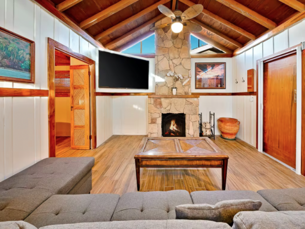 La Jolla Two Bedroom with Private Pool & Great Backyard