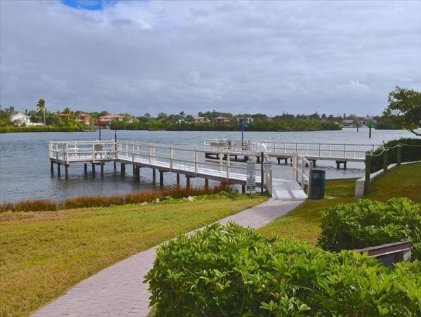 Siesta Key Vacation Condo One Bedroom  Den Walk To Beach Sleeps 5