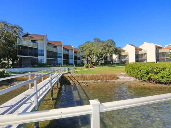 Siesta Key Vacation Condo One Bedroom  Den Walk To Beach Sleeps 5