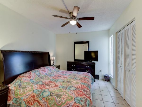 Siesta Key Vacation Condo One Bedroom  Den Walk To Beach Sleeps 5