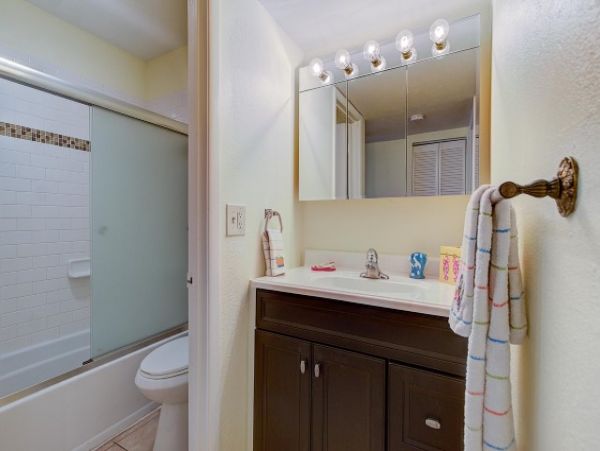 Siesta Key Vacation Condo One Bedroom  Den Walk To Beach Sleeps 5