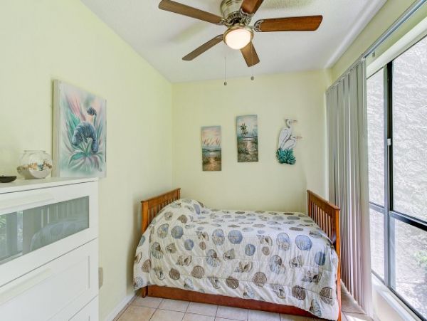 Siesta Key Vacation Condo One Bedroom  Den Walk To Beach Sleeps 5