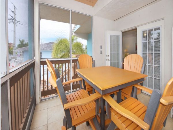 Villa in Fort Myers Located Across The Street From The Beach
