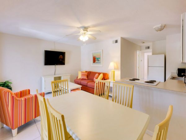 Villa in Fort Myers Located Across The Street From The Beach