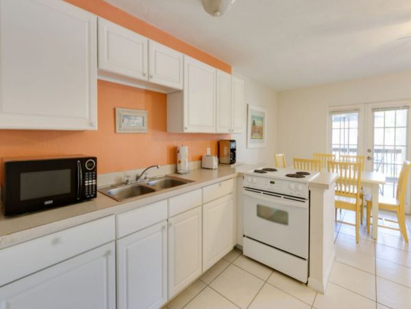 Villa in Fort Myers Located Across The Street From The Beach