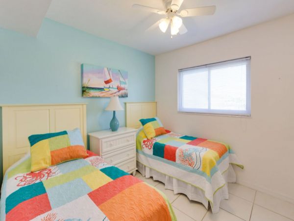 Villa in Fort Myers Located Across The Street From The Beach