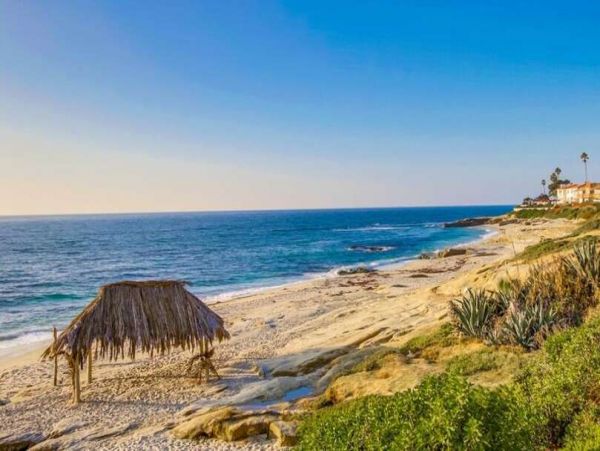 Beautiful Ocean Front Two Bedroom Rental in La Jolla