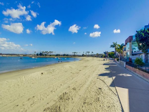 South Mission Beach 4-Bedroom Home Walk to Beach & Bay