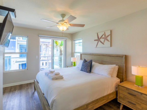 Mission Beach Ocean Front Vacation Condo Rental Four Bedrooms Sleeps Ten