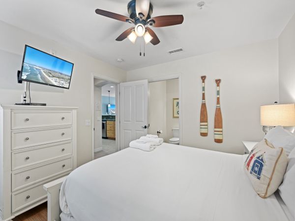 Mission Beach Vacation Rental Spacious 3-Bedroom San Diego Condo with Parking