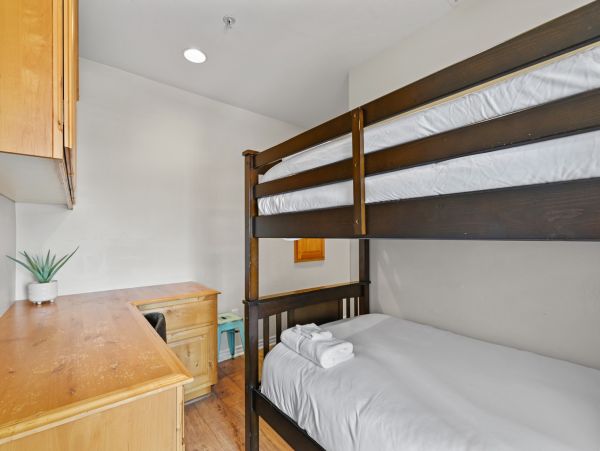 Mission Beach Vacation Rental Spacious 3-Bedroom San Diego Condo with Parking