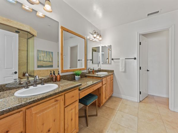 Mission Beach Vacation Rental Spacious 3-Bedroom San Diego Condo with Parking