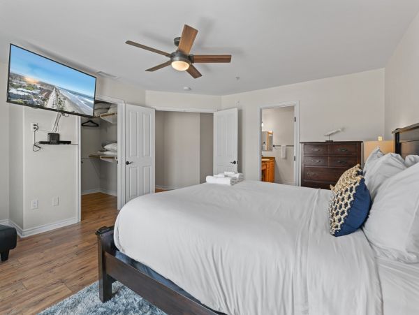 Mission Beach Vacation Rental Spacious 3-Bedroom San Diego Condo with Parking