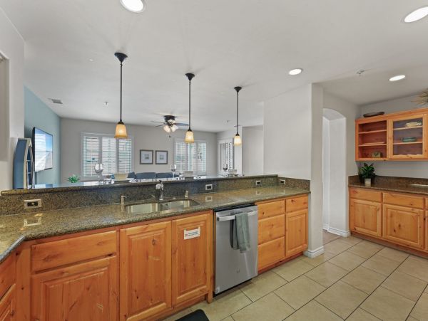 Mission Beach Vacation Rental Spacious 3-Bedroom San Diego Condo with Parking