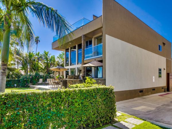 Mission Beach Bayfront Elegant 2 Bedroom Villa Sleeps 6