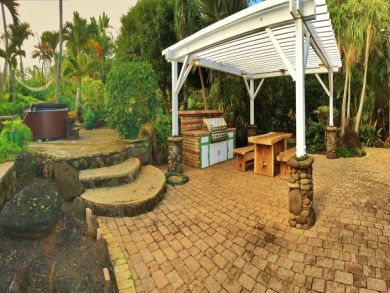 Beachfront Kauai Vacation Rental - One Bedroom Ocean Views