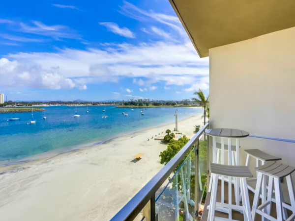 Mission Beach Vacation Rental Three Bedrooms Sleeps 7
