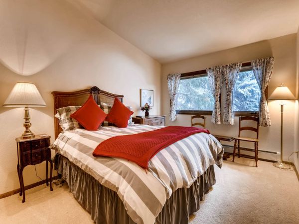 Vail Colorado 5 Bedroom Vacation Rental 900ft to Slopes