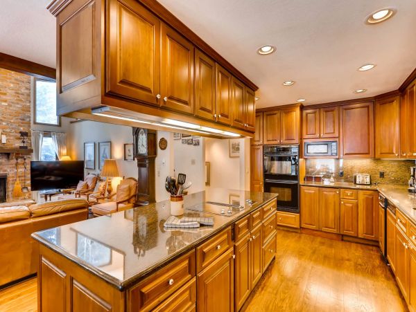 Vail Colorado 5 Bedroom Vacation Rental 900ft to Slopes