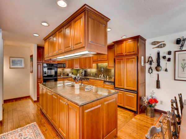 Vail Colorado 5 Bedroom Vacation Rental 900ft to Slopes
