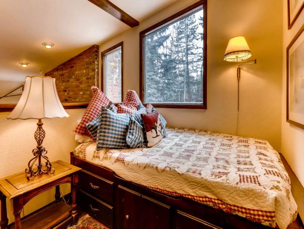 Vail Colorado 5 Bedroom Vacation Rental 900ft to Slopes