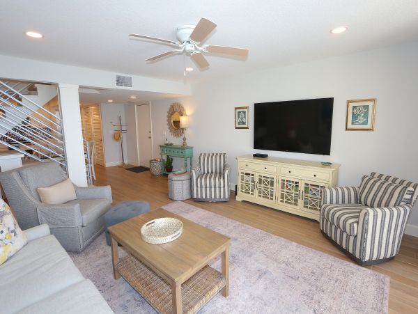 Gulf-Front Elegance on Longboat Key - Panoramic Views & Premier Comfort