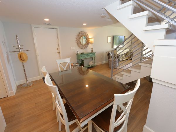Gulf-Front Elegance on Longboat Key - Panoramic Views & Premier Comfort