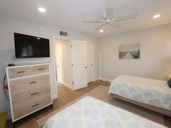 Gulf-Front Elegance on Longboat Key - Panoramic Views & Premier Comfort