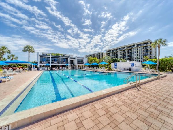 Luxury Beachfront Condo with Two Bedrooms at Longboat Key - Unforgettable Vacation Experience