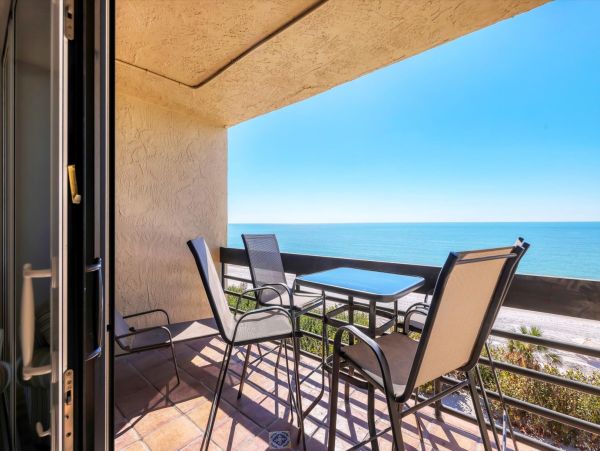 Luxury Beachfront Condo with Two Bedrooms at Longboat Key - Unforgettable Vacation Experience