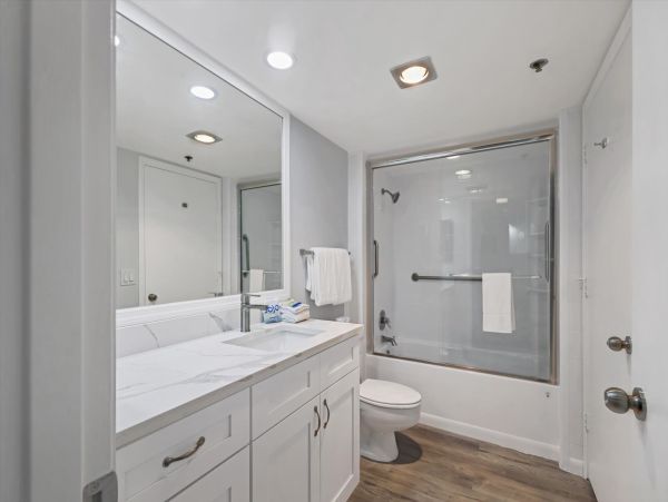 Luxury Beachfront Condo with Two Bedrooms at Longboat Key - Unforgettable Vacation Experience