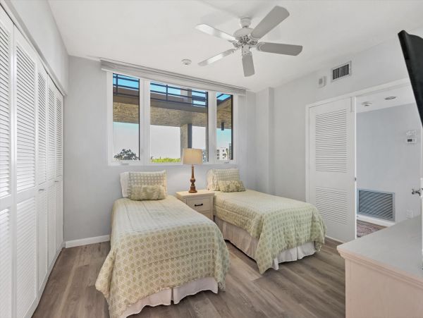 Luxury Beachfront Condo with Two Bedrooms at Longboat Key - Unforgettable Vacation Experience