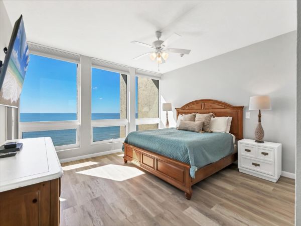 Luxury Beachfront Condo with Two Bedrooms at Longboat Key - Unforgettable Vacation Experience