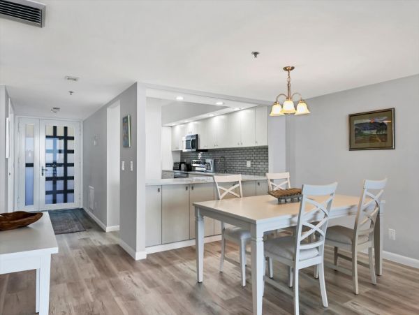 Luxury Beachfront Condo with Two Bedrooms at Longboat Key - Unforgettable Vacation Experience