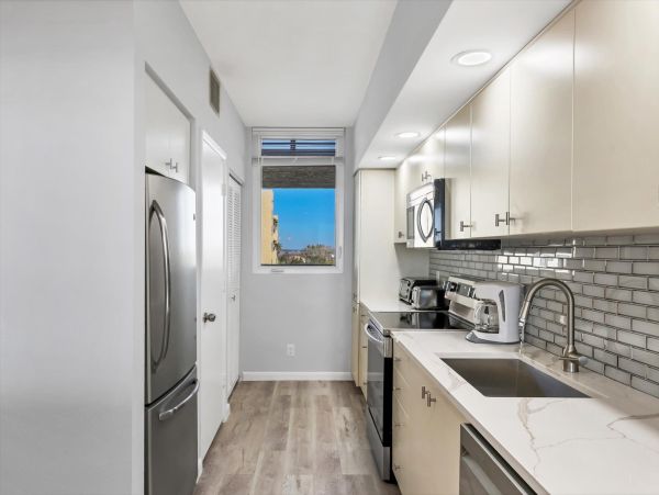 Luxury Beachfront Condo with Two Bedrooms at Longboat Key - Unforgettable Vacation Experience